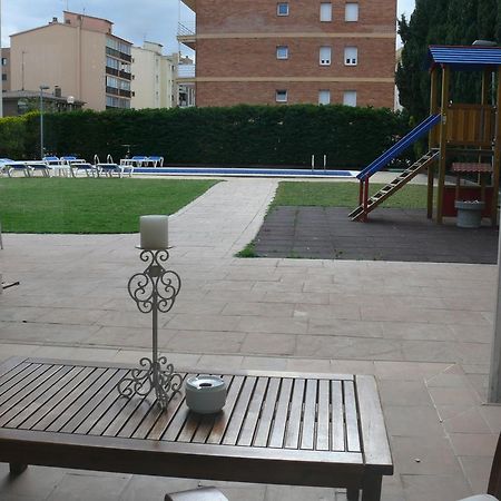 Bay Hotel Roses Bagian luar foto