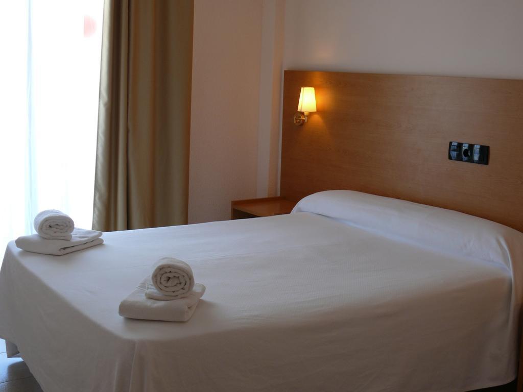 Bay Hotel Roses Ruang foto