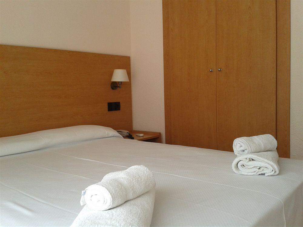 Bay Hotel Roses Bagian luar foto