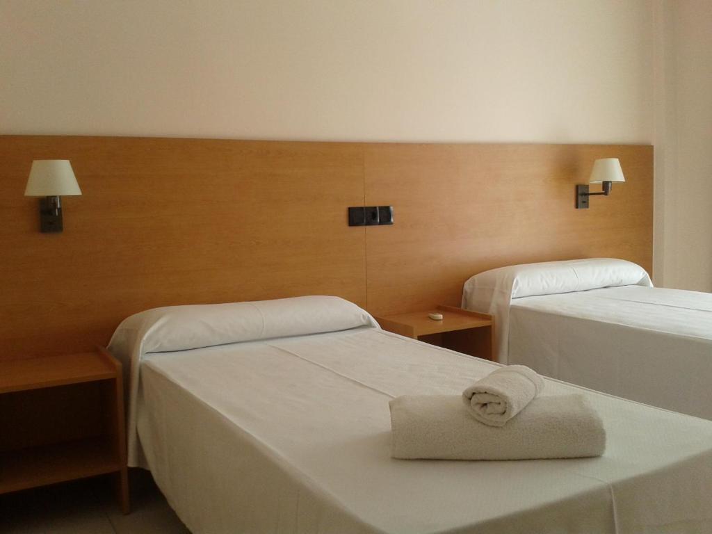 Bay Hotel Roses Bagian luar foto