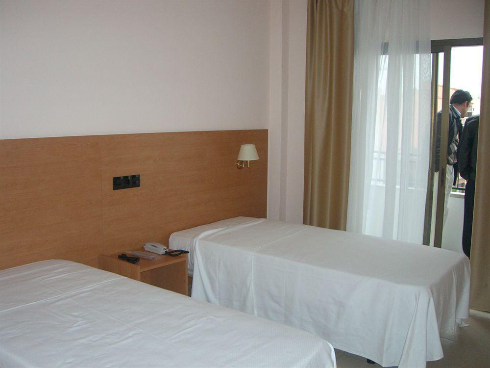 Bay Hotel Roses Bagian luar foto
