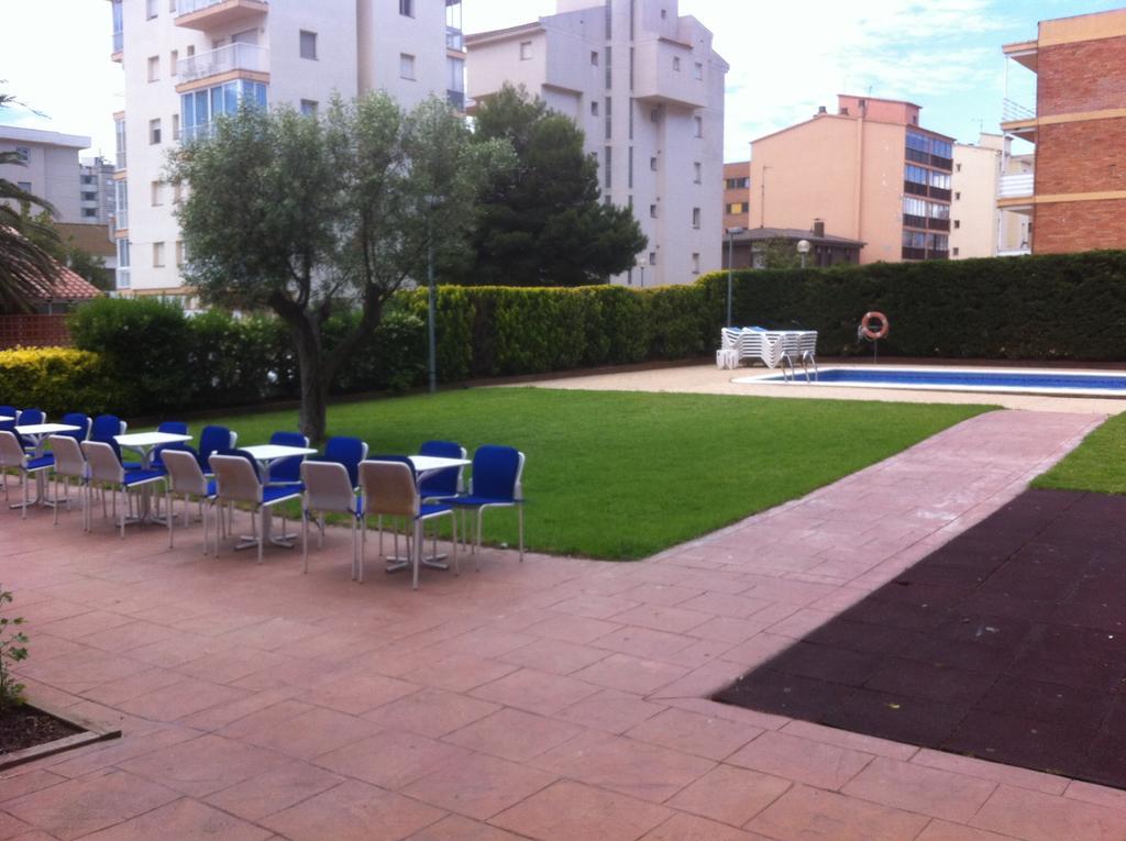 Bay Hotel Roses Bagian luar foto