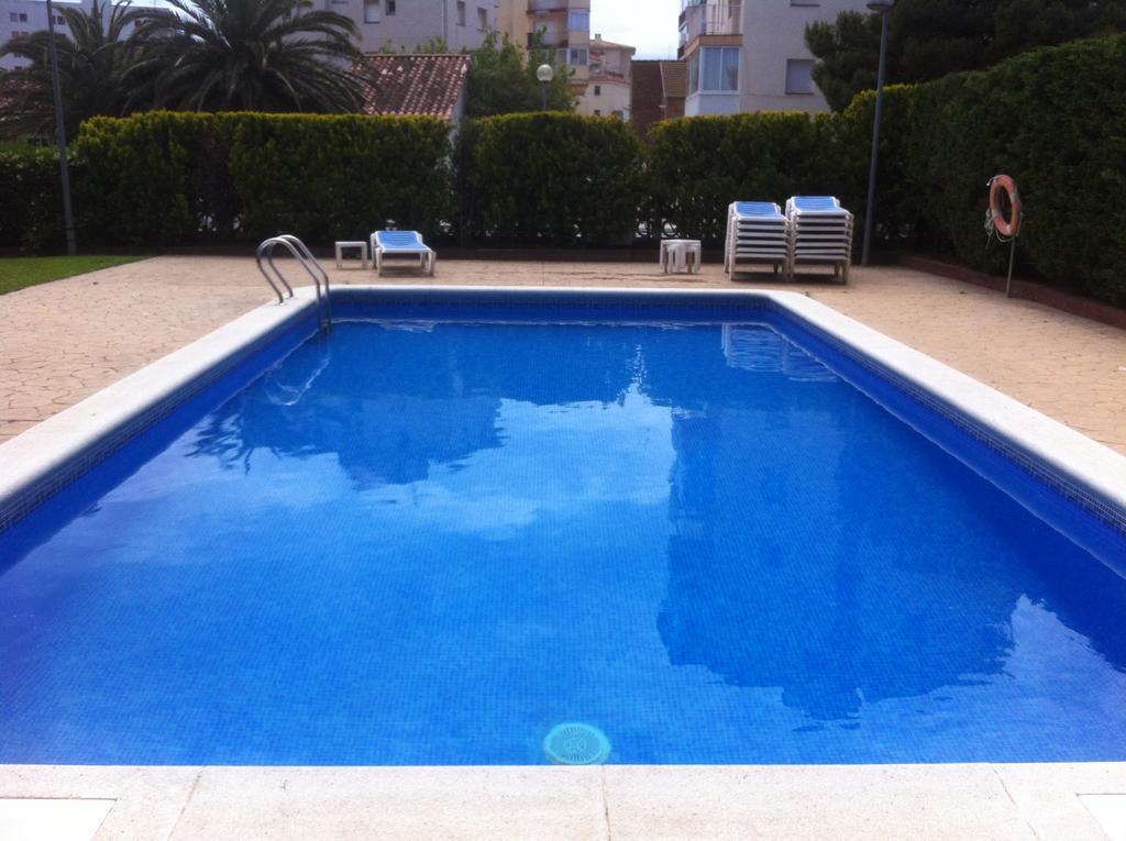 Bay Hotel Roses Bagian luar foto