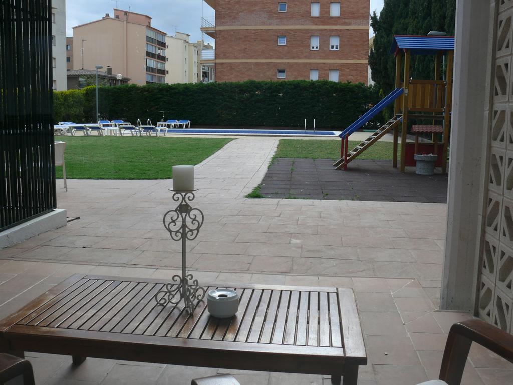 Bay Hotel Roses Bagian luar foto